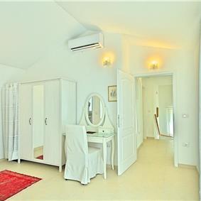 4 bedroom villa with pool near Sveti Lovrec, sleeps 8
